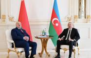   Präsidenten von Aserbaidschan und Belarus führen ein Einzelgespräch  