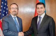   Hikmet Hajiyev ist zu Besuch in den Vereinigten Staaten und traf sich mit dem stellvertretenden Staatssekretär  