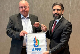  Aserbaidschan und Dänemark erkunden Möglichkeiten für eine Zusammenarbeit im Fußball  