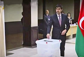 Der Sohn des Präsidenten Ilham Aliyev hat zum ersten Mal abgestimmt