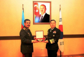 Zakir Hasanov traff sich mit der Marine-Delegation von Korea