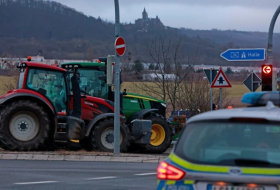   Landwirte in Deutschland blockierten die Straße zum Frankfurter Flughafen  