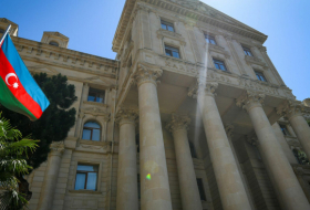     Aserbaidschans Außenministerium warnte Frankreich:   Das offizielle Baku werde alle notwendigen Maßnahmen ergreifen  