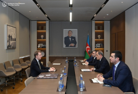   Aserbaidschanischer Außenminister bespricht aktuelle Situation in der Region mit dem algerischen Botschafter  