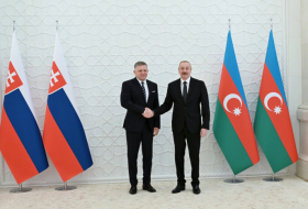   Präsident Ilham Aliyev führt ein persönliches Treffen mit dem slowakischen Premierminister  