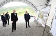   Präsident Aliyev legt den Grundstein für die Siedlung Turschsu im Bezirk Schuscha  