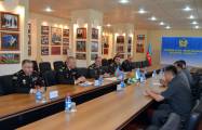   Aserbaidschanische Militärspezialisten treffen sich mit usbekischen Kollegen  
