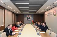   Aserbaidschanischer Außenminister empfängt Vorsitzenden der Großen Türkischen Nationalversammlung  