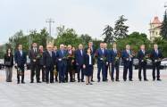   Sprecherin des aserbaidschanischen Parlaments besucht Siegesdenkmal in Minsk  