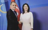   Aserbaidschanischer Außenminister informiert deutsche Amtskollegin über Friedensprozess mit Armenien  