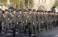   Marsch des Militärpersonals hat in verschiedenen Straßen von Baku begonnen  