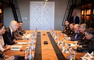   Aserbaidschans Verteidigungsminister trifft sich mit seinem ungarischen Amtskollegen in Budapest  