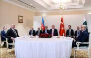   Trilaterales Treffen zwischen Ilham Aliyev, Recep Tayyip Erdogan und Schahbaz Scharif beginnt in Astana  