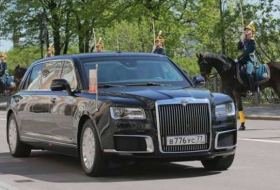 Mercedes ausgebootet: Putin fährt erstmals mit Limousine made in Russia