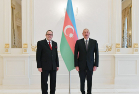 Präsident Ilham Aliyev empfängt österreichischen Botschafter zur Entgegennahme seines Beglaubigungsschreibens