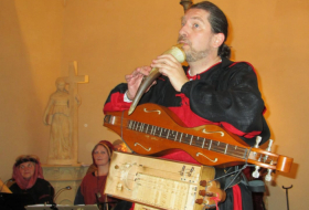   Konzert Baku:  Thomas M. Schallaböck mit Liebeslyrik und Tänzen aus dem Mittelalter in der Sprachenuniversität  