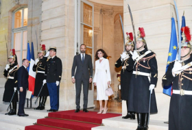  Mehriban Aliyeva hält ein persönliches Treffen mit dem französischen Premierminister ab 