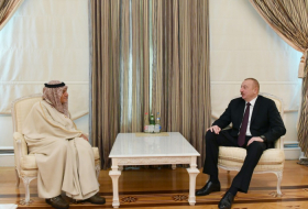   Präsident Ilham Aliyev empfängt Vorsitzenden von Verwaltungsrat des König-Faisal-Zentrums für Forschung und islamische Studien  