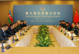   Aserbaidschanischer Verteidigungsminister Zakir Hasanov trifft seinen chinesischen Amtskollegen  