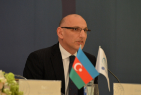     Elchin Amirbayov:   Armenien missachtet das in Moskau erzielte Abkommen über den humanitären Waffenstillstand  