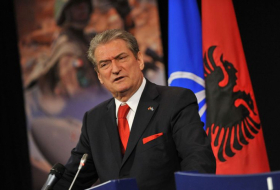   Unterstützung Aserbaidschans durch den ehemaligen Präsidenten Albaniens  