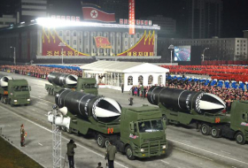 Nordkorea stellt neue Rakete bei Parade vor