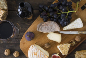 Warum Wein und Käse so gut zusammenpassen