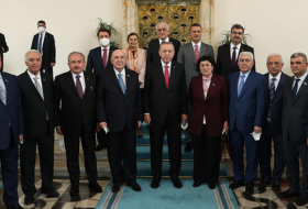   Türkischer Präsident trifft sich mit einer Gruppe aserbaidschanischer Abgeordneter  