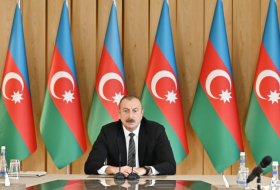   Präsident Ilham Aliyev erhält Beglaubigungsschreiben der ankommenden Botschafter  