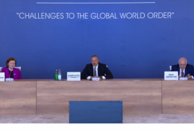  Präsident Aliyev betont die bedeutende Rolle der Öffnung des Zangezur-Korridors für Frieden in Region 