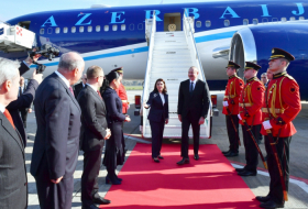   Präsident Ilham Aliyev trifft zu einem Staatsbesuch in Albanien ein  