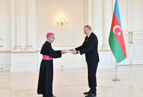   Präsident Ilham Aliyev erhält Beglaubigungsschreiben des neuen Botschafters des Vatikans  