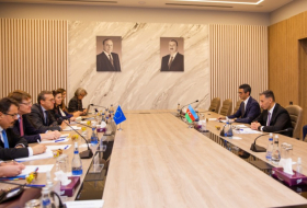  Aztelekom und EBRD erörtern Zusammenarbeit in Baku  