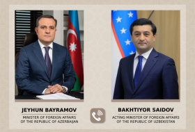   Amtierender Außenminister Usbekistans rief den Außenminister von Aserbaidschan an  