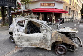   Bei den Unruhen nach der Ermordung eines Teenagers in Frankreich wurden 77 Menschen festgenommen  
