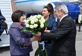   Sahiba Gafarova kommt zu einem Arbeitsbesuch in Usbekistan an  