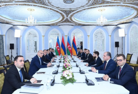     Unerwarteter Schritt:   Frankreich unterstützt Almaty-Gespräche  