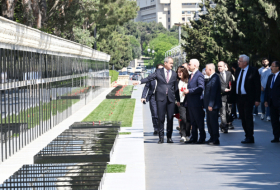   Türkische Delegation besucht Ehrenallee, Allee der Märtyrer und das Denkmal „Türkisches Martyrium“  