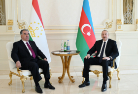   Präsidenten von Aserbaidschan und Tadschikistan treffen sich unter vier Augen  