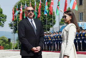   Aserbaidschanisches Parlament gratuliert Ilham Aliyev und Mehriban Aliyeva zum Unabhängigkeitstag  