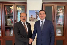   Hikmet Hajiyev besprach mit dem türkischen Botschafter die Lage in der Region  