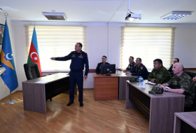   Tadschikische Delegation besucht aserbaidschanische Luftstreitkräfte  
