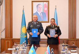   Aserbaidschan und Kasachstan unterzeichnen Dokument zur militärischen Zusammenarbeit  