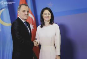   Aserbaidschanischer Außenminister informiert deutsche Amtskollegin über Friedensprozess mit Armenien  