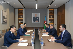   Aserbaidschanischer Außenminister empfängt neu ernannten kirgisischen Botschafter  