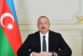   Ilham Aliyev wurde ein Militärtransportflugzeug der italienischen Firma „Leonardo“ überreicht.  