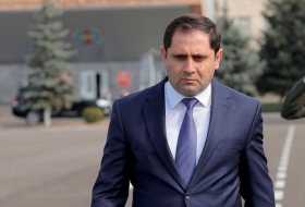  Armenischer Verteidigungsminister besucht Frankreich 