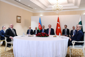   Trilaterales Treffen zwischen Ilham Aliyev, Recep Tayyip Erdogan und Schahbaz Scharif beginnt in Astana  