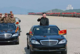 Kim begleitet Nordkoreas größter Armee-Übung – im Mercedes