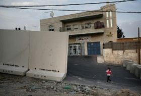 Israelische Polizei errichtet Mauer in Ost-Jerusalem